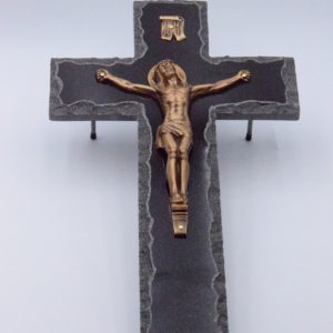 Pompes Funèbres Grosso : Croix Christ granit sur pieds