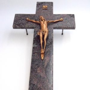 Pompes Funèbres Grosso : Croix granit Christ INRI PAR
