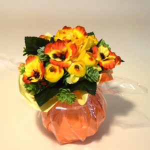 Pompes Funèbres Grosso : Bouquet bulle rond roses et pensées orange (B)