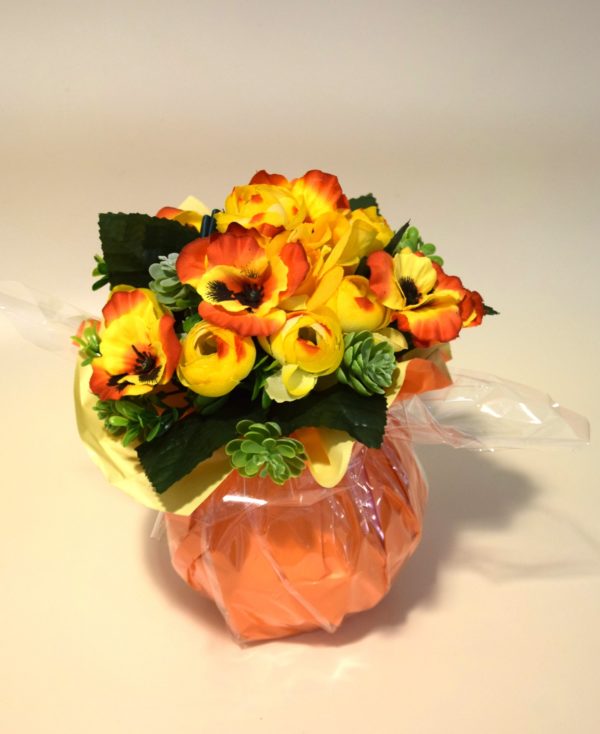 Pompes Funèbres Grosso : Bouquet bulle rond roses et pensées orange (B)