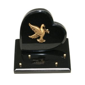 Pompes Funèbres Grosso : Coeur granit noir sur socle colombe