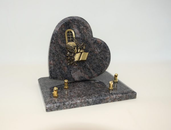 Pompes Funebres Grosso : Coeur granit sur socle fenêtre him
