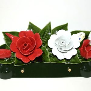 Pompes Funèbres Grosso : Croissant 30cm roses et boutons rouge et blanc