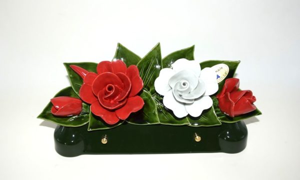 Pompes Funèbres Grosso : Croissant 30cm roses et boutons rouge et blanc