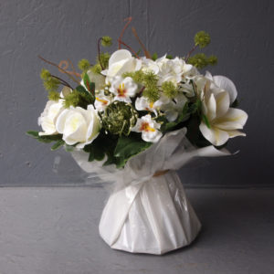 Pompes Funèbres Grosso : Bouquet bulle magnolias roses blanc