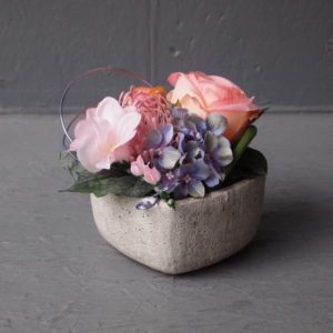 Pompes Funèbres Grosso : Compo poterie coeur plat rose