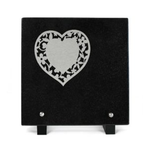Pompes Funèbres Grosso : Plaque granit motif inox coeur 20x20