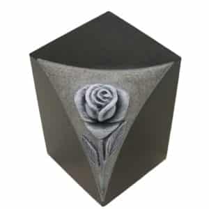 Pompes Funèbres Grosso : Urne granit noir rose sculptee