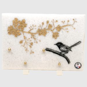 Pompes funèbres Grosso : Plaque granit neige oiseau sur branche 30X20 cm