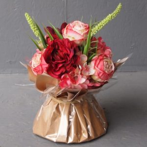 Pompes Funèbres Grosso : Bouquet bulle roses anciennes hortensias lavande véronique fleurs diverses rose 24cm(hauteur)x19cm(largeur)