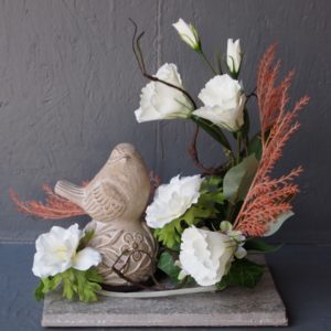 Pompes Funèbres Grosso : Oiseau figurine ciment ceramique rect. blanc